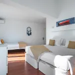Διαμέρισμα Luxe Penthouse, Bbq, Jacuzzi, Games, Ocean View, Oura 2-min Walk - By Seareen *