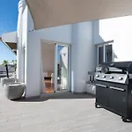 Apartman Luxe Penthouse, Bbq, Jacuzzi, Games, Ocean View, Oura 2-Min Walk - By Seareen