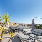Διαμέρισμα Luxe Penthouse, Bbq, Jacuzzi, Games, Ocean View, Oura 2-min Walk - By Seareen Αλμπουφέιρα