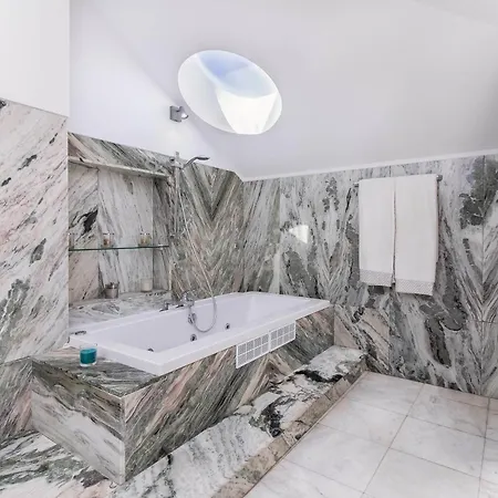 Appartamento Luxe Penthouse, Bbq, Hot Spa, Games, Ocean View - By Seareen *