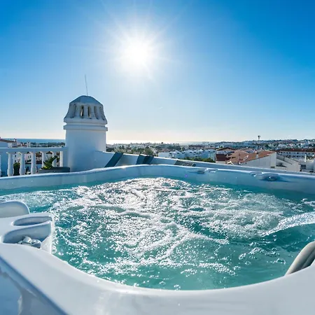 Апартаменты Luxe Penthouse, Bbq, Jacuzzi, Games, Ocean View, Oura 2-min Walk - By Seareen Албуфейра