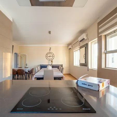 Luxe Penthouse, Bbq, Jacuzzi, Games, Ocean View, Oura 2-min Walk - By Seareen Apartment *