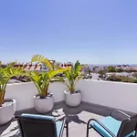 Luxe Penthouse, Bbq, Jacuzzi, Games, Ocean View, Oura 2-min Walk - By Seareen Apartment *