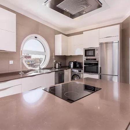 Apartament Luxe Penthouse, Bbq, Jacuzzi, Games, Ocean View, Oura 2-min Walk - By Seareen Albufeira