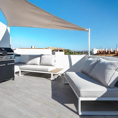 Luxe Penthouse, Bbq, Jacuzzi, Games, Ocean View, Oura 2-min Walk - By Seareen Apartment *