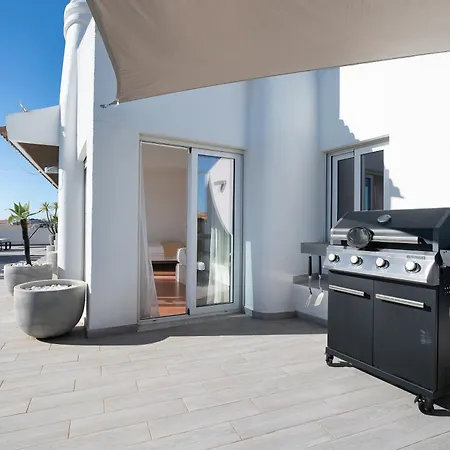 Apartament Luxe Penthouse, Bbq, Jacuzzi, Games, Ocean View, Oura 2-min Walk - By Seareen