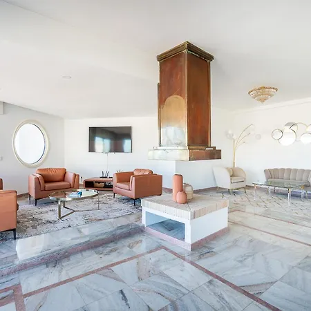 Luxe Penthouse, Bbq, Jacuzzi, Games, Ocean View, Oura 2-min Walk - By Seareen Apartment *