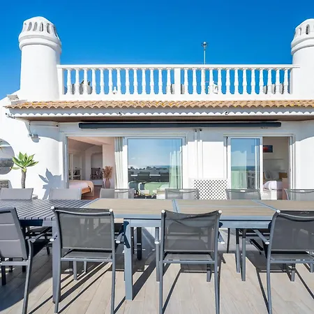 Luxe Penthouse, Bbq, Jacuzzi, Games, Ocean View, Oura 2-min Walk - By Seareen Apartament