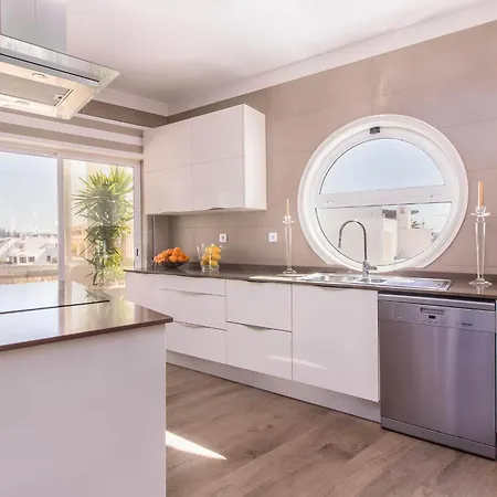 Luxe Penthouse, Bbq, Jacuzzi, Games, Ocean View, Oura 2-min Walk - By Seareen * Албуфейра